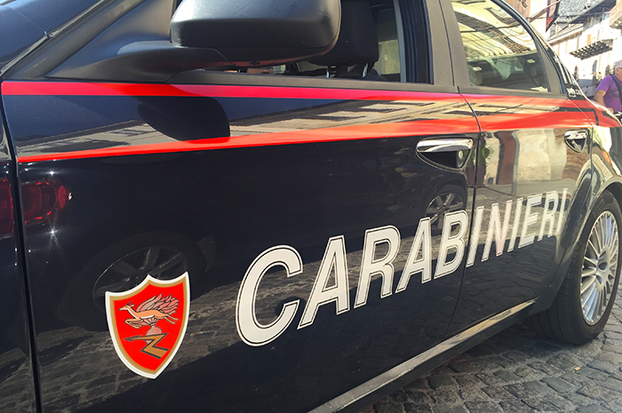 Aggredisce il fratello, e poi i carabinieri che volevano dividerli. Arrestato e condannato