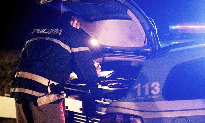 Uomo fermato dalla polstrada e positivo all'alcoltest, patente ritirata 